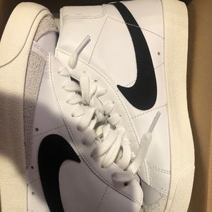 Nike Mid Blazer 77 White Black Size 5.5 W